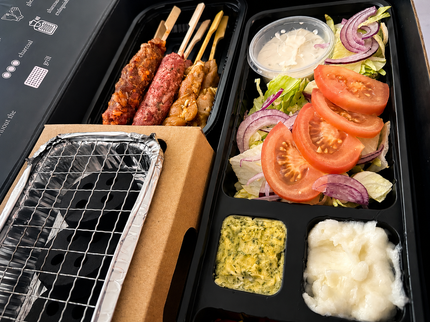 Mashwi BBQ-box met spiesjes, salade en sauzen